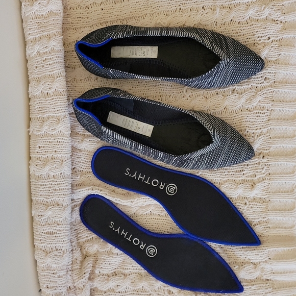 Rothys pointed flats size 7 machine washable super comfortable. - Picture 3 of 12